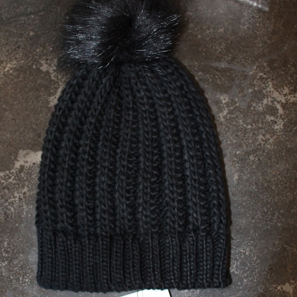 Jaanuu, Black cable knit pom pom beanie and key hole  scarf - Picture 7 of 12